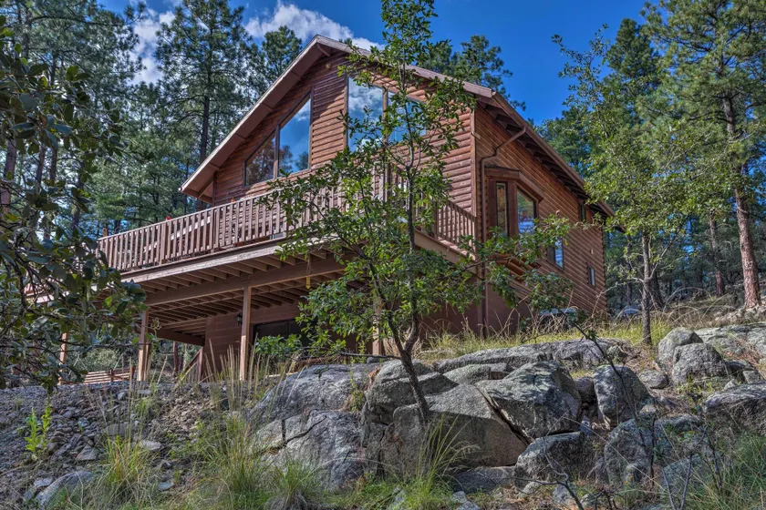 Fish, Hike & Explore: Prescott Cabin w/ Grill! - Innvendig