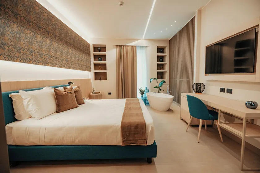 Lumia Hotel - Image 1