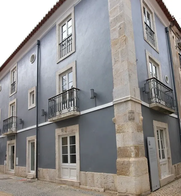CASA DAS QUATRO CABEÇAS - Image 1
