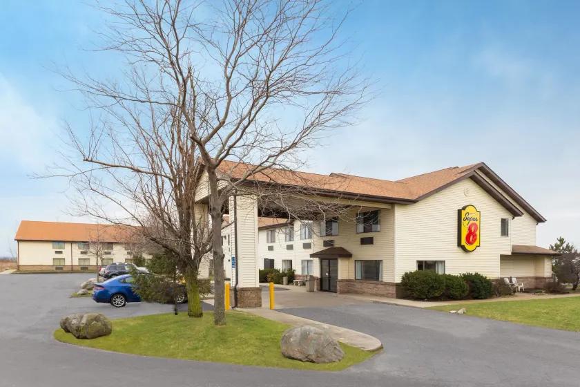 Super 8 by Wyndham Hebron Lowell Area - Image 1