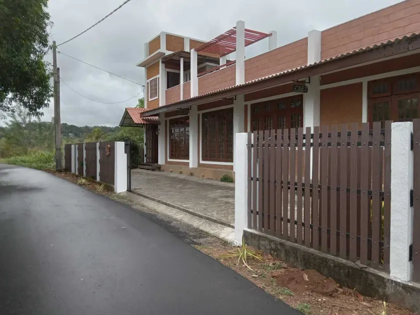 Windy Hanthana - Image 1