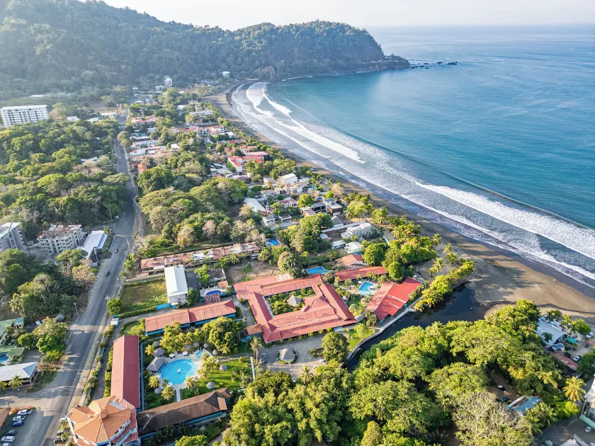 Beach Break Resort & CR Surf Camp - Image 1