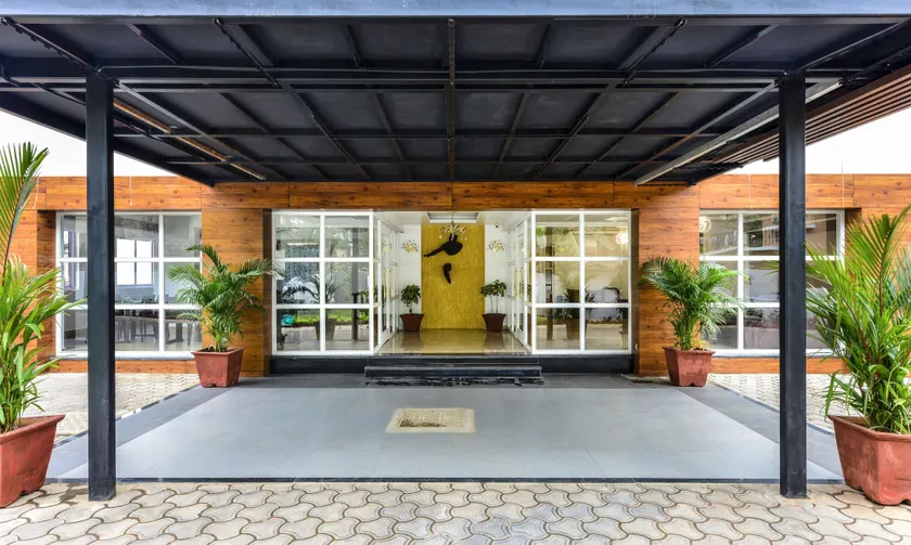 Hotel Golden Plateau - Image 1