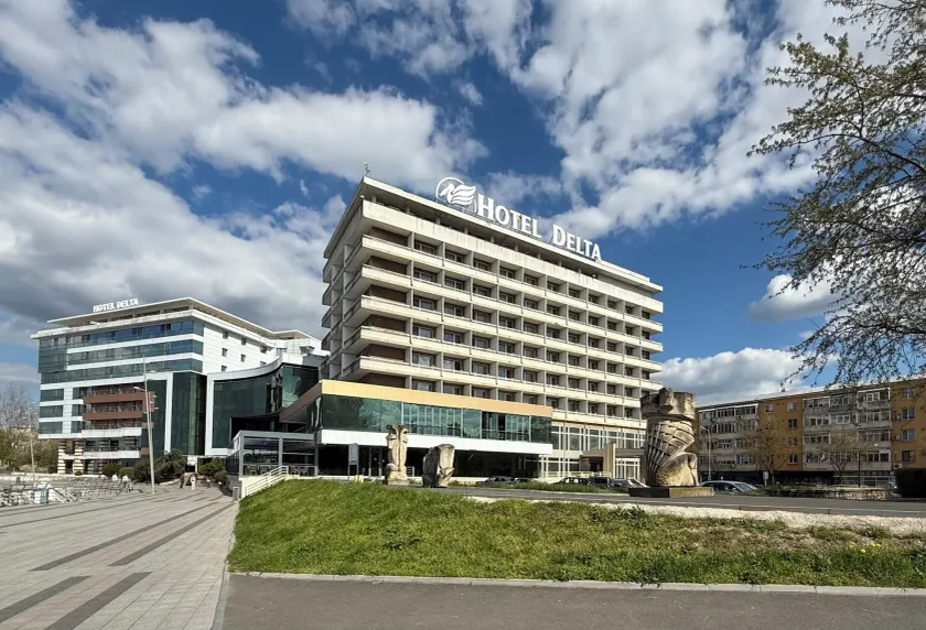 Hotel Delta 3 - Image 1