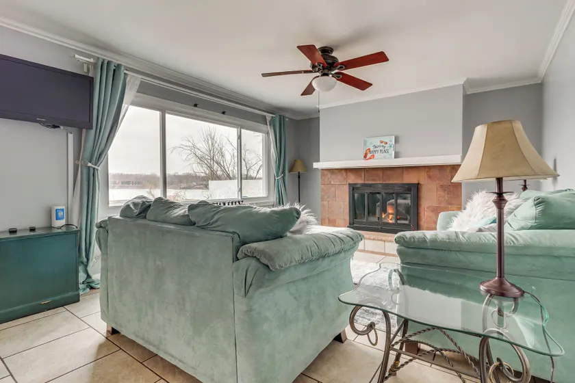 Ice Fishing & Winter Hikes! Belleville Lake House - Image 1