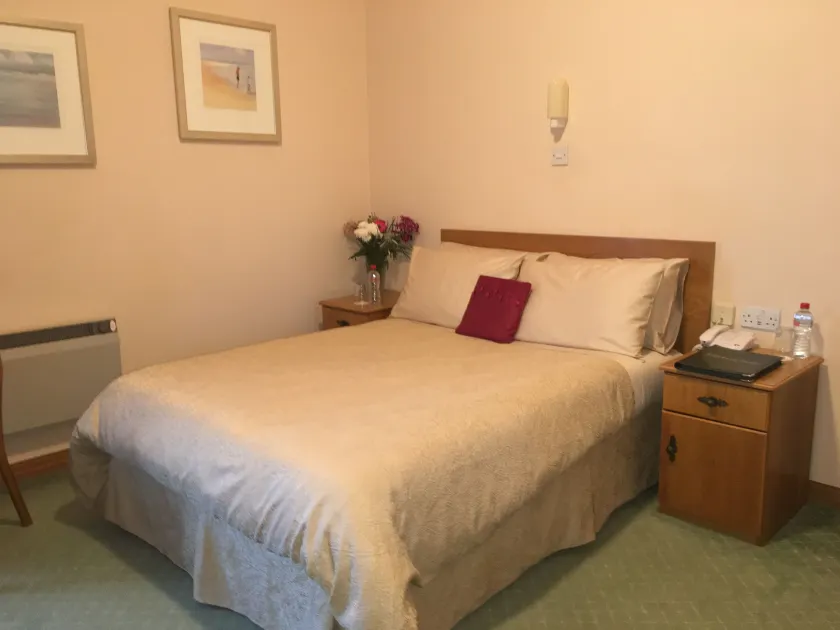 Rathbaun Hotel - Image 1