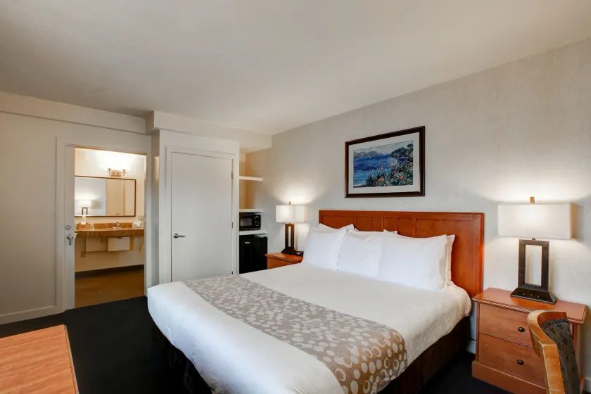 Newport Channel Inn - Image 1
