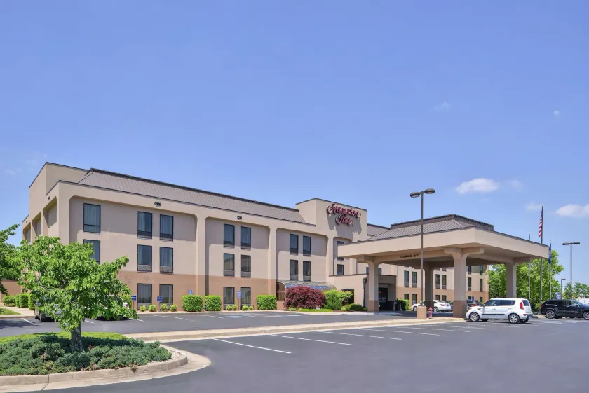 Hampton Inn Staunton - Image 1