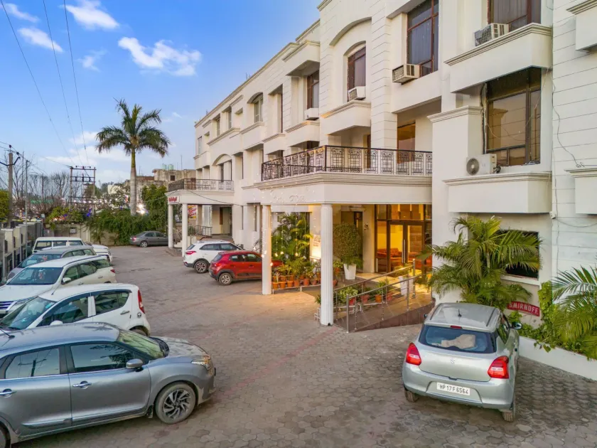 Hotel Paras - Image 1