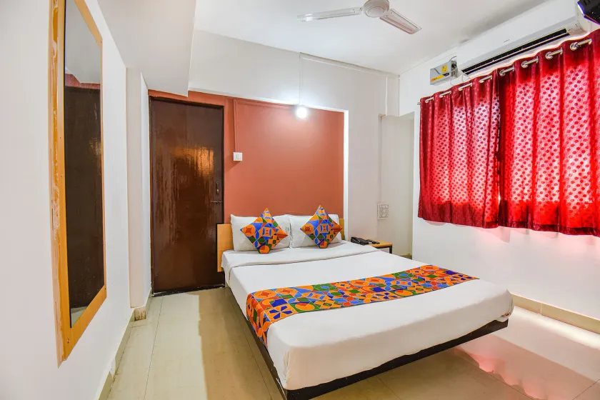 Hotel Green Leaves by OYO Rooms - Image 1