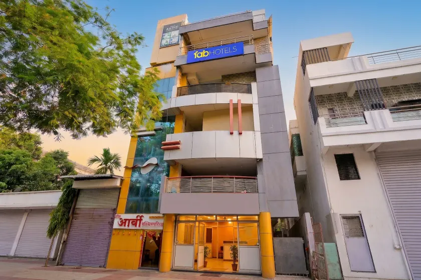 FabHotel Aarvi Executive - Image 1