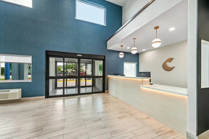 Comfort Suites Longview North - Image 1