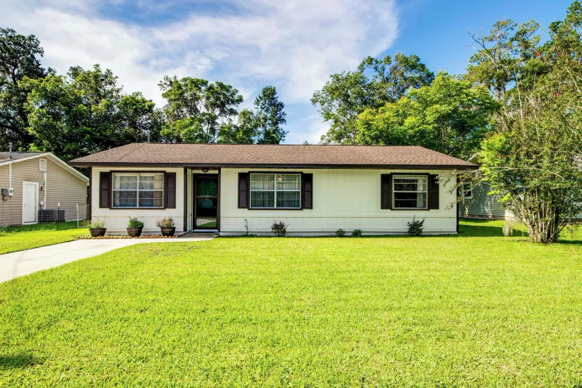 Explore Weeki Wachee Springs: Pet-friendly Home - Image 1