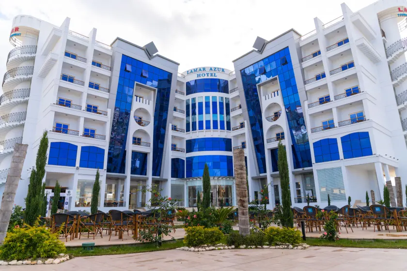 Lamar Azur Hotel - Image 1