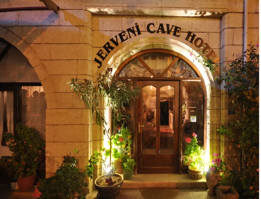 Jerveni Cave Hotel - Image 1