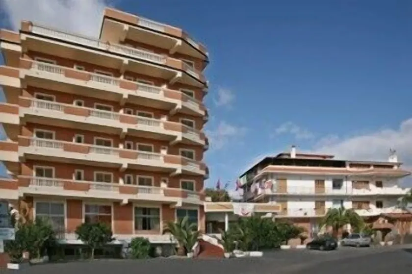 Hotel Casa Del Gourmet - Image 1