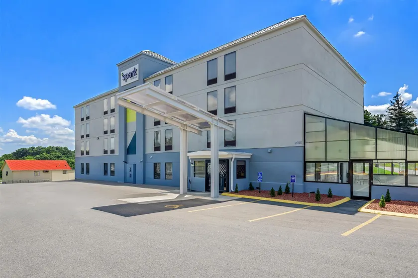 Spark by Hilton Wytheville East Main Street - Image 1