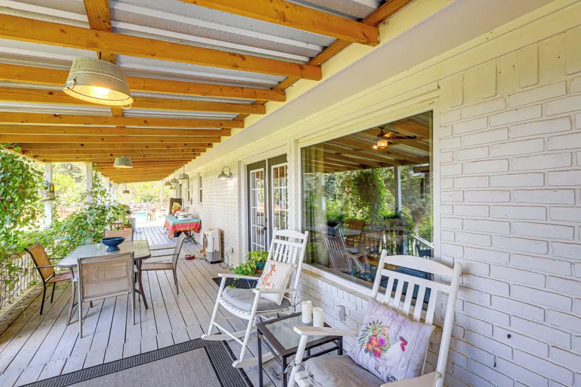 Boqsue River Valley Views! 3-acre Country Home - Image 1