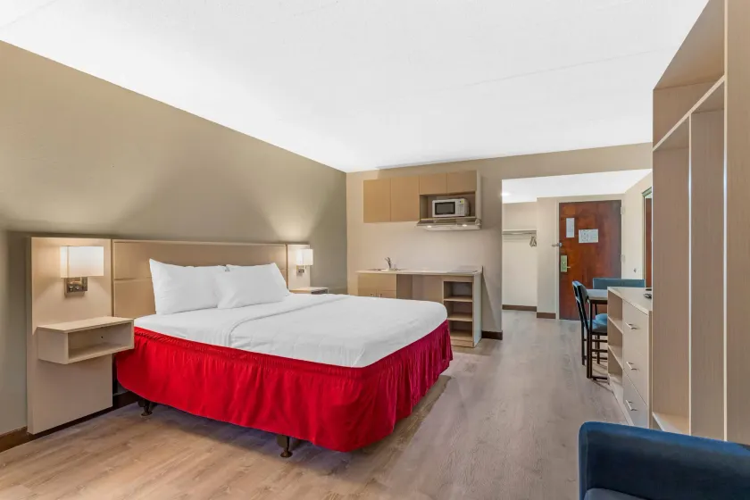 MainStay Suites Lansing West - Image 1