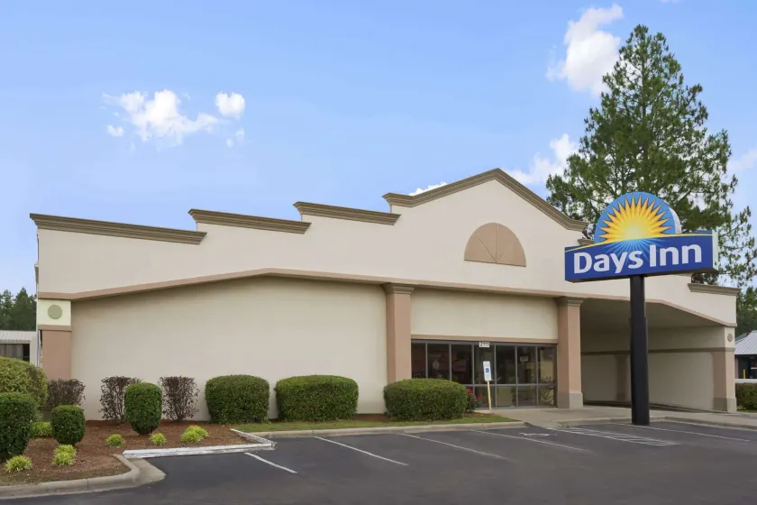 Days Inn by Wyndham Fayetteville-South/I-95 Exit 49 - Image 1