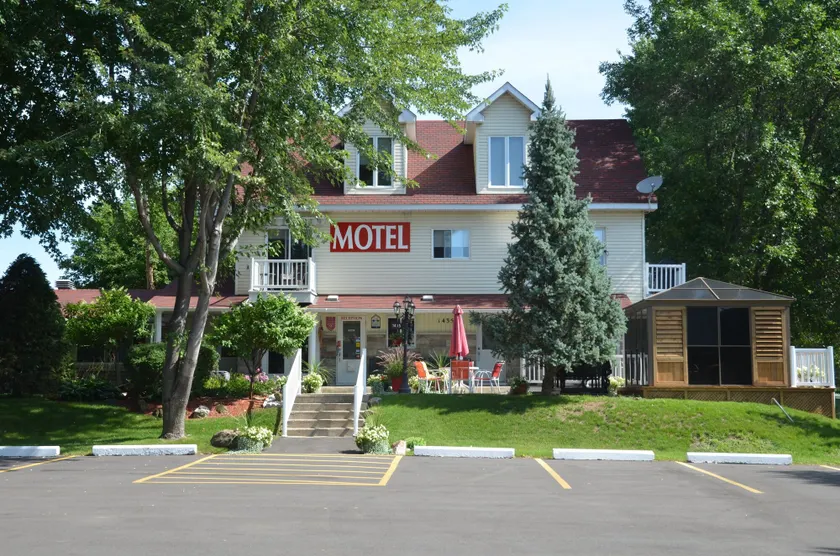 Motel Derfal - Image 1