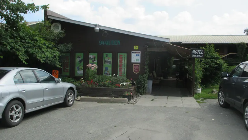 Motel Lennoxville - Image 1