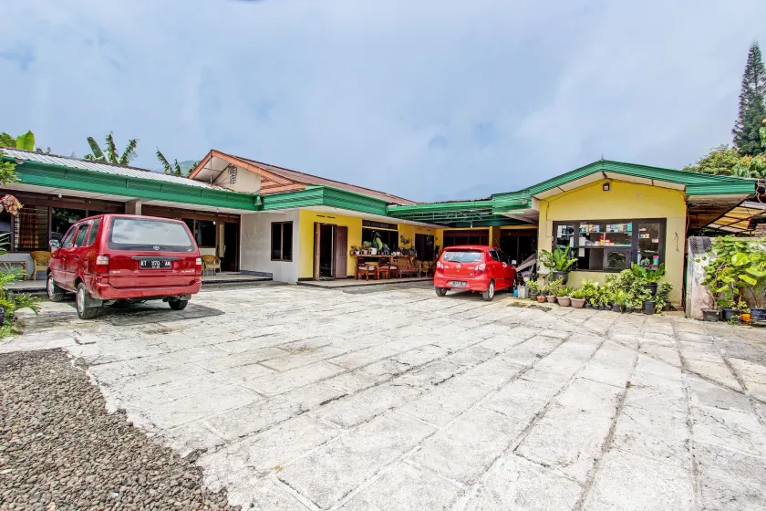 OYO 92534 Fajar Indah Guest House - Image 1