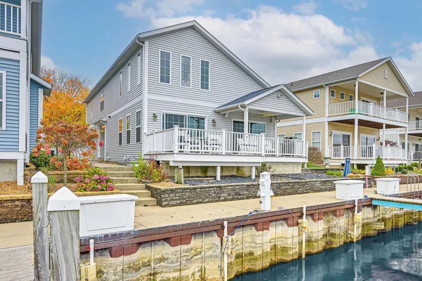 St Joseph River, Lake Michigan Access: Luxury Home - Image 1
