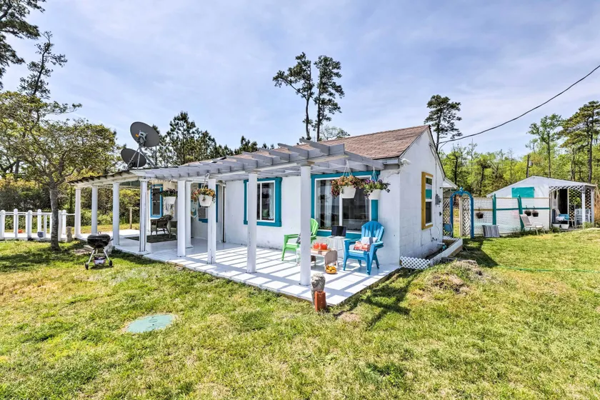 Oceanfront White Stone Cottage w/ Private Beach! - Image 1