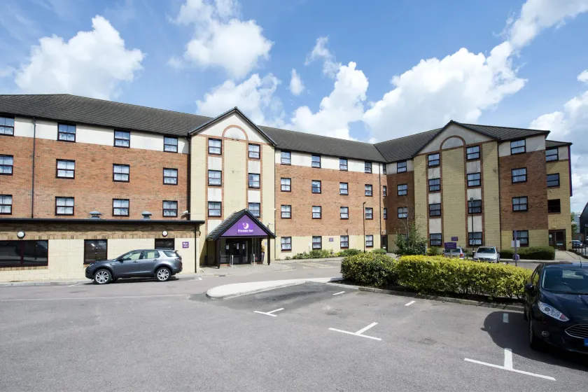 Premier Inn London Edgware - Image 1