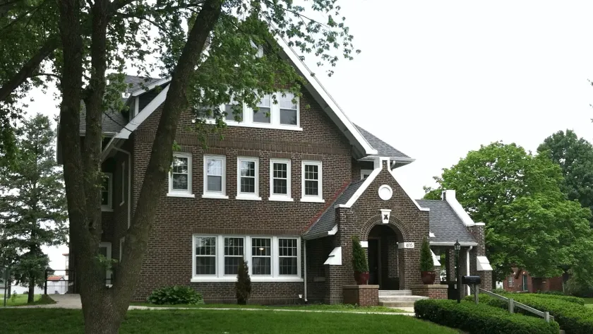 Iowa House Historic Inn - Image 1