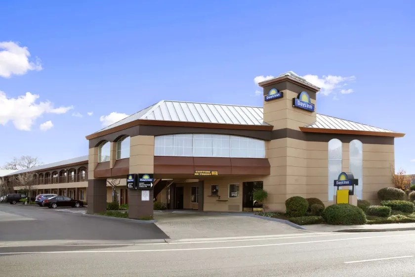 Days Inn by Wyndham Rocklin/Sacramento - Image 1