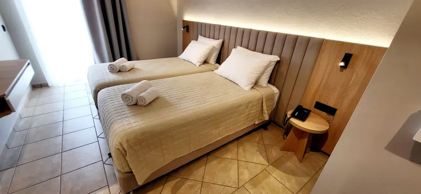 Thinalos Hotel - Image 1