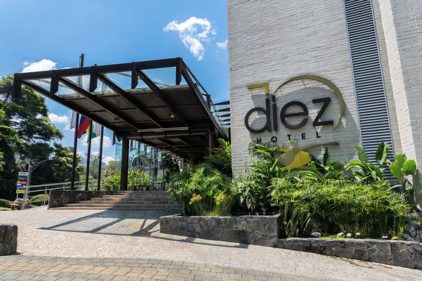 Diez Hotel Categoría Colombia - Image 1