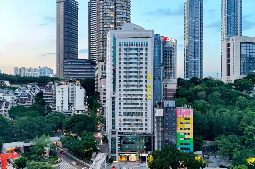 Chongqing Qiansu Qingpan Hotel解放碑洪崖洞店 - Image 1