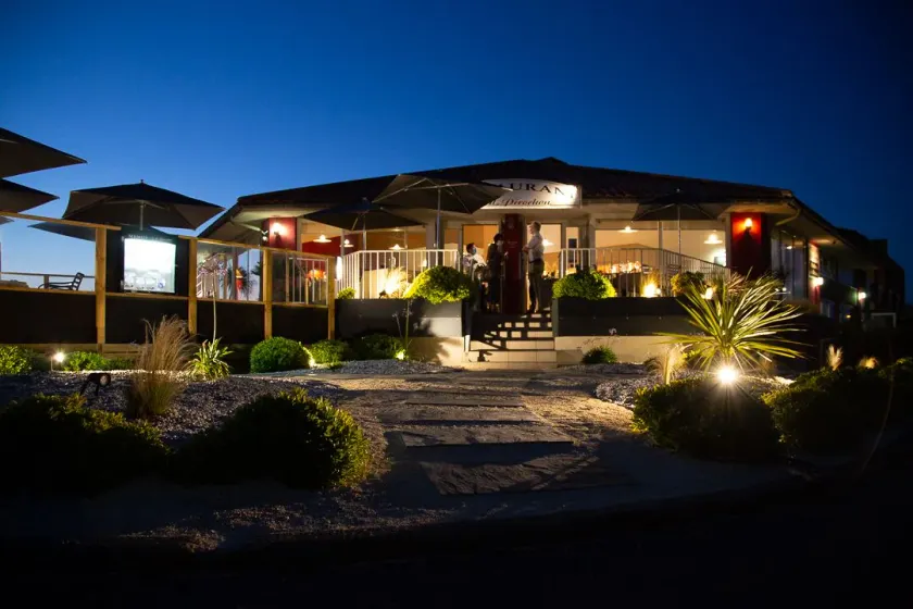 Logis Hôtellerie Les Brisants , Restaurant J M Perochon - Image 1