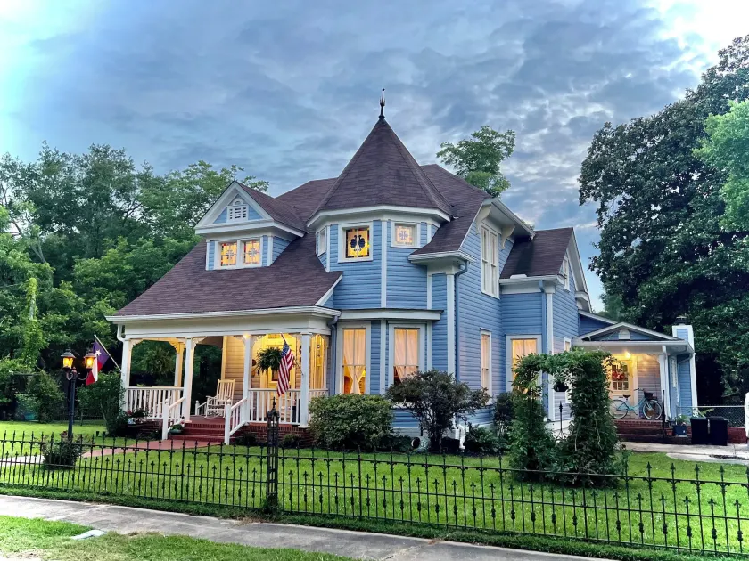 Benefield House Bed & Breakfast - Image 1