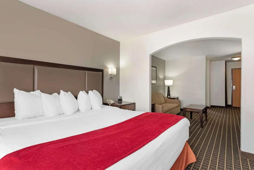 Best Western Plus Eagleridge Inn & Suites - Image 1