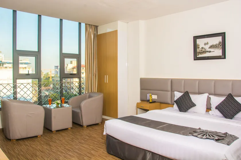 Botahtaung Hotel - Image 1