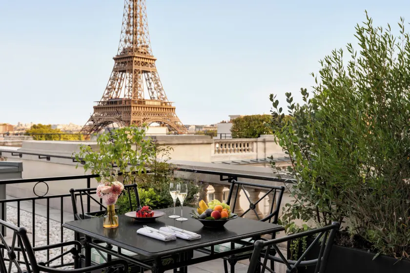 Shangri-La Hotel Paris - Image 1