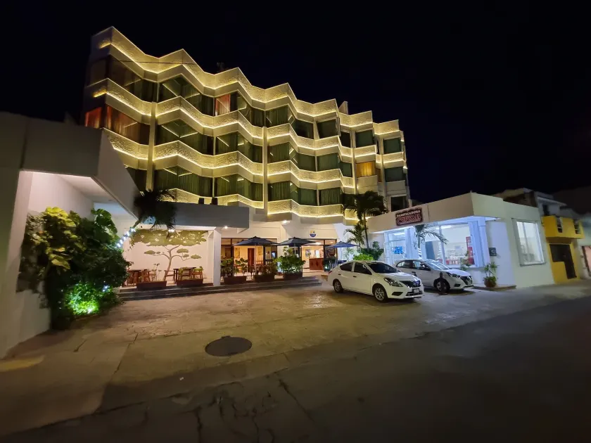 Hotel Plaza Cozumel - Image 1