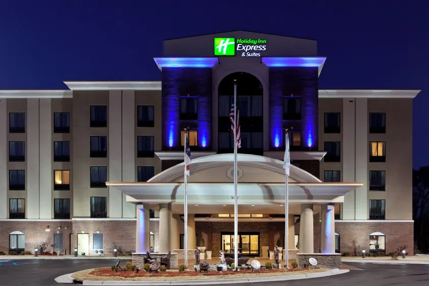 Holiday Inn Express Hotel & Suites Hope Mills-Fayetteville Airport by IHG - Image 1