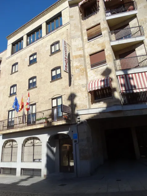 Le Petit Hotel - Image 1