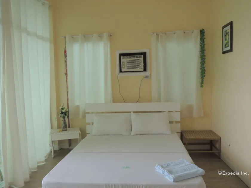 Moalboal Beach Resort - Image 1