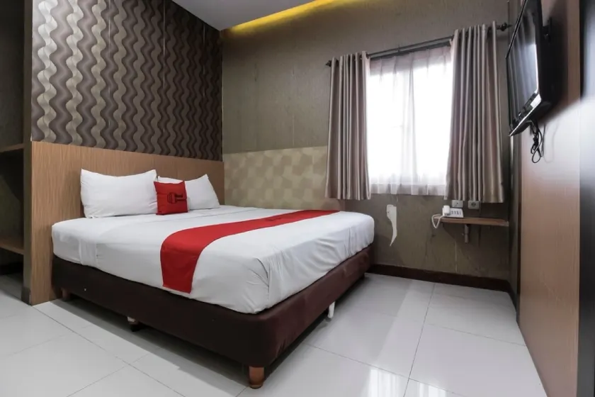 RedDoorz Plus @ Tuparev Cirebon - Image 1