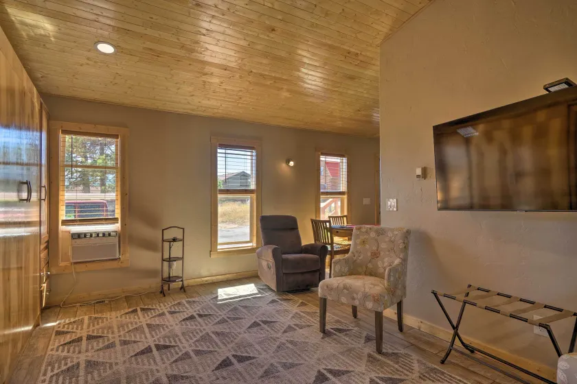 Mountain Cabin, Walk to Dining/Memorial Park! - Image 1