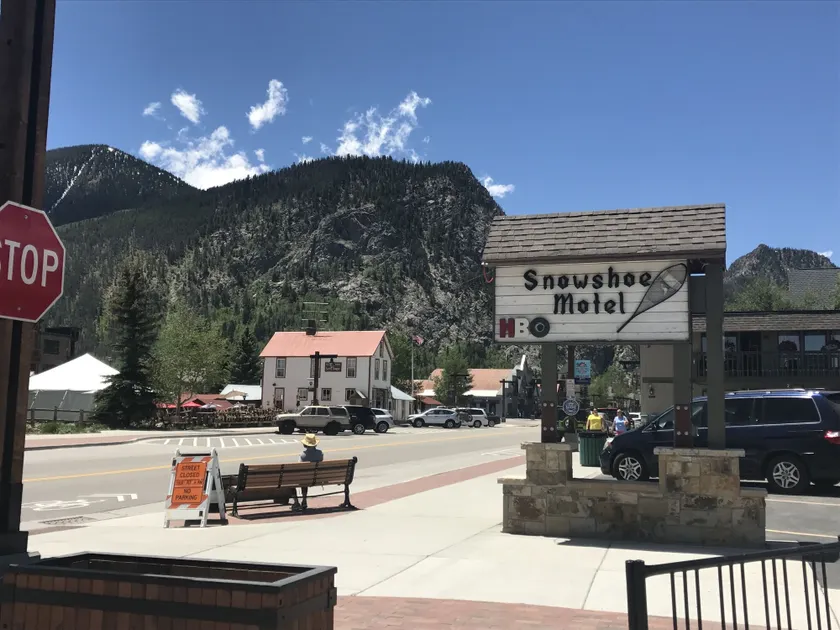 Snowshoe Motel - Image 1