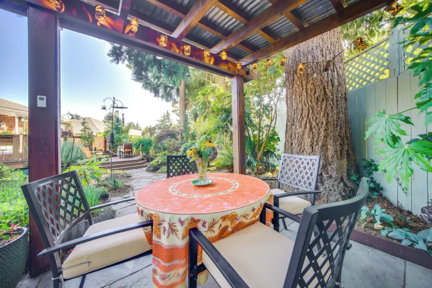 6 Mi to Dtwn Seattle: Walkable Home w/ Hot Tub - Image 1
