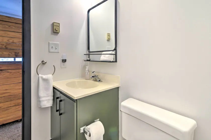 Swiss Mtn Condo: 3 Mi to Seven Springs Resort - Interior