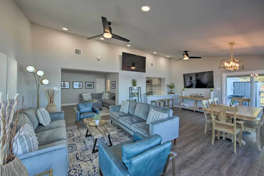 Lakefront Gun Barrel City Home w/ 5 Acres! - Image 1